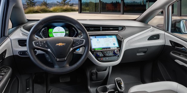 2017-bolt-ev-technology-INTERIOR